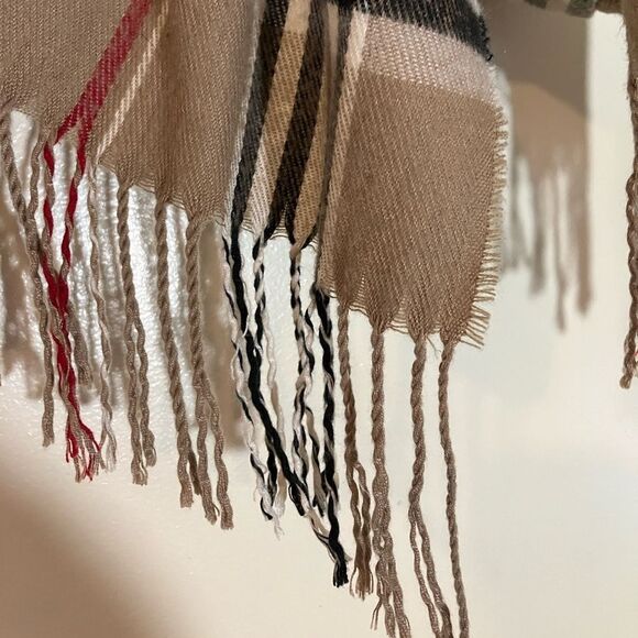 Beautiful, large plaid scarf, no tags, excellent condition - Picture 4 of 4